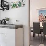아파트 Oldtown By Staystay, Close To Castle & Main Market Square *