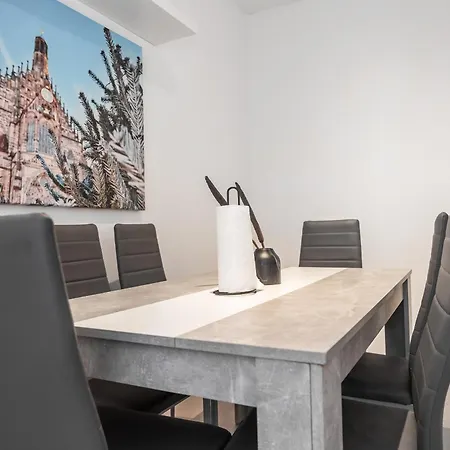 Oldtown By Staystay, Close To Castle & Main Market Square Lägenhet *